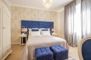 CRYS: Apartments, Holiday, Business, Blu